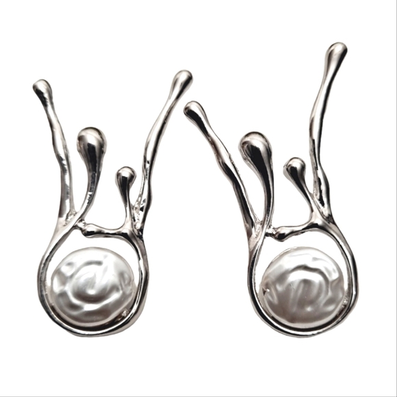 💖 2/$30 Abstract Faux flat pearl metallic Artsy melty Silver drop earrings - Picture 1 of 16